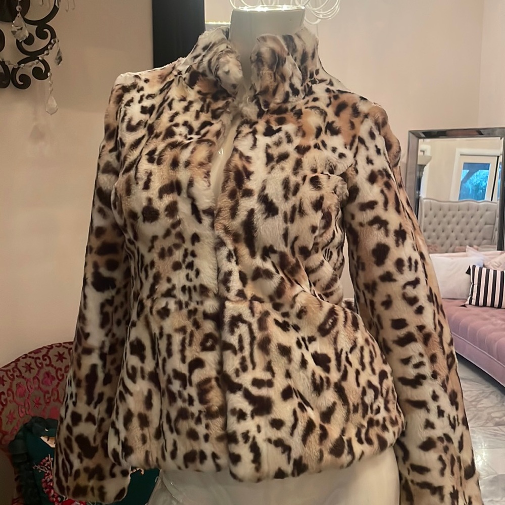 Beautiful faux fur leopard coat from White House Black market